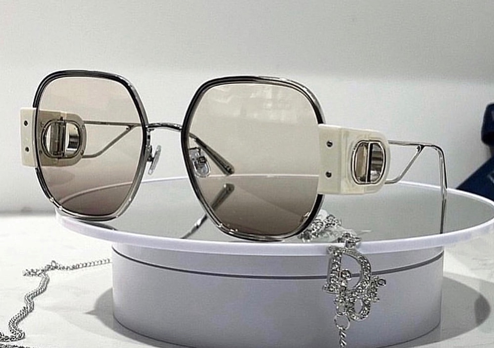 30Montaigne S5U