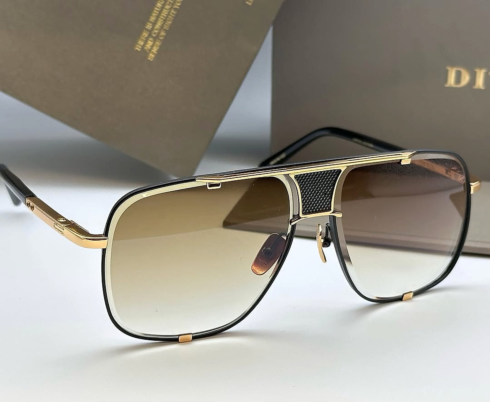 Mach Five Gold Black