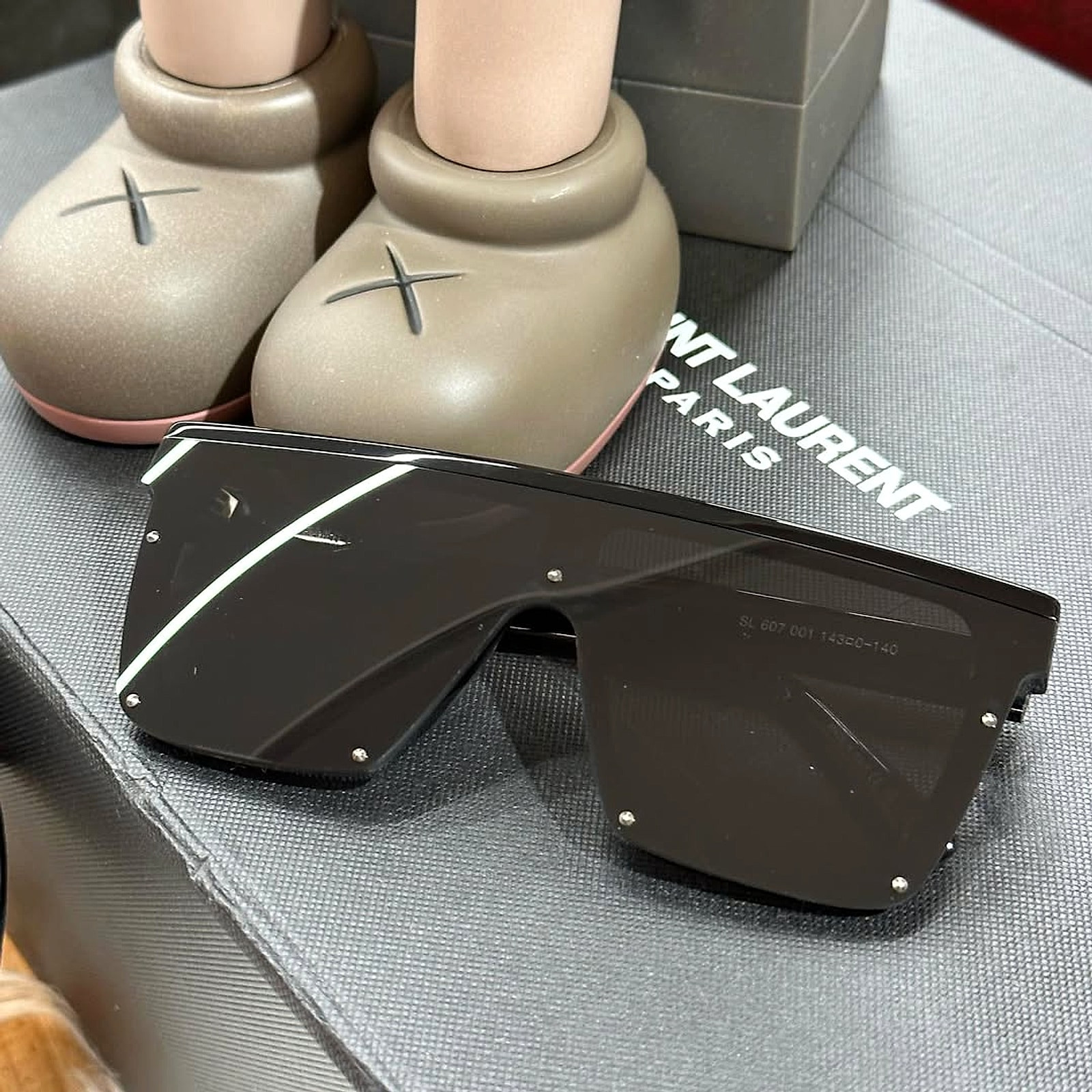 SL607 Full Black