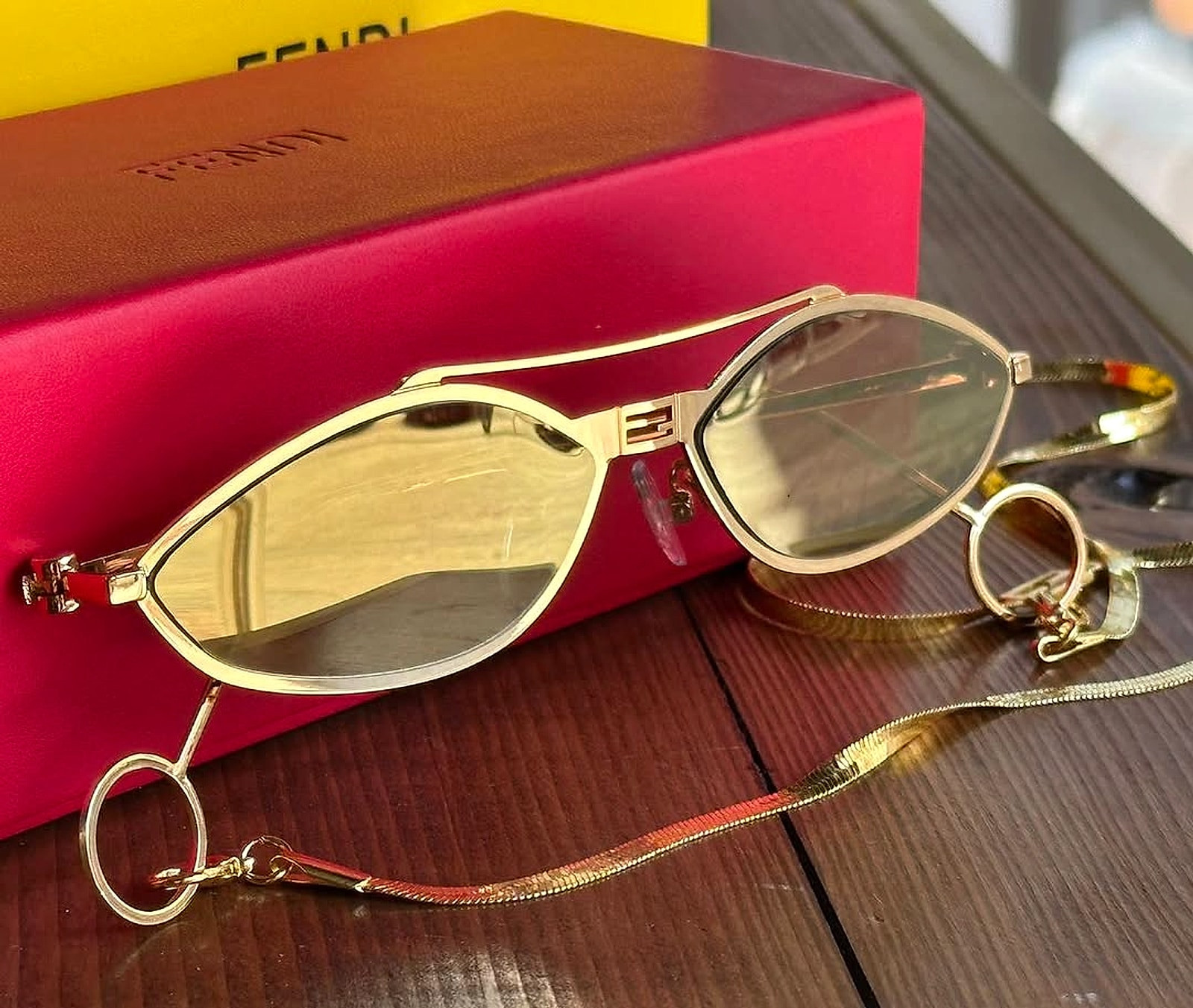 The new baguette FE40114U 57mm With Detachable chain