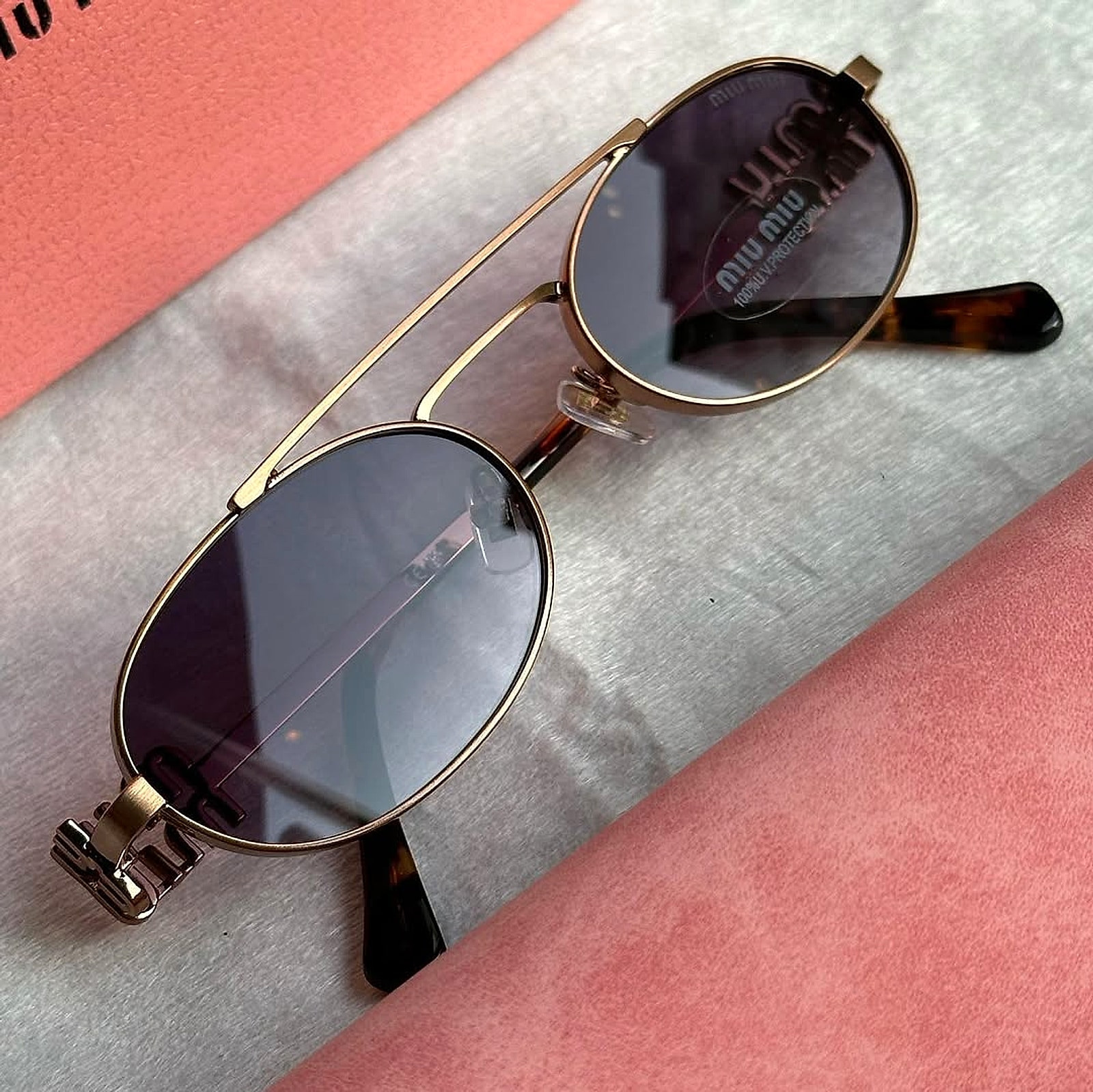 The new Oval by MIUMIU SMU54ZS 53mm